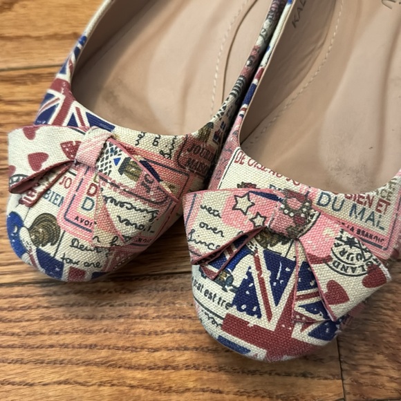 ModCloth | Machi | England Newsprint Ballet Flat | Kala - Picture 2 of 6